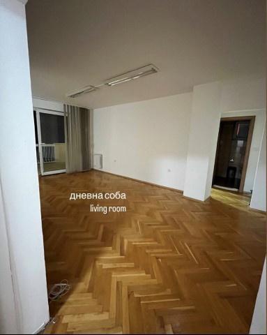 Se izdava 4-soben stan vo Centar, MVR