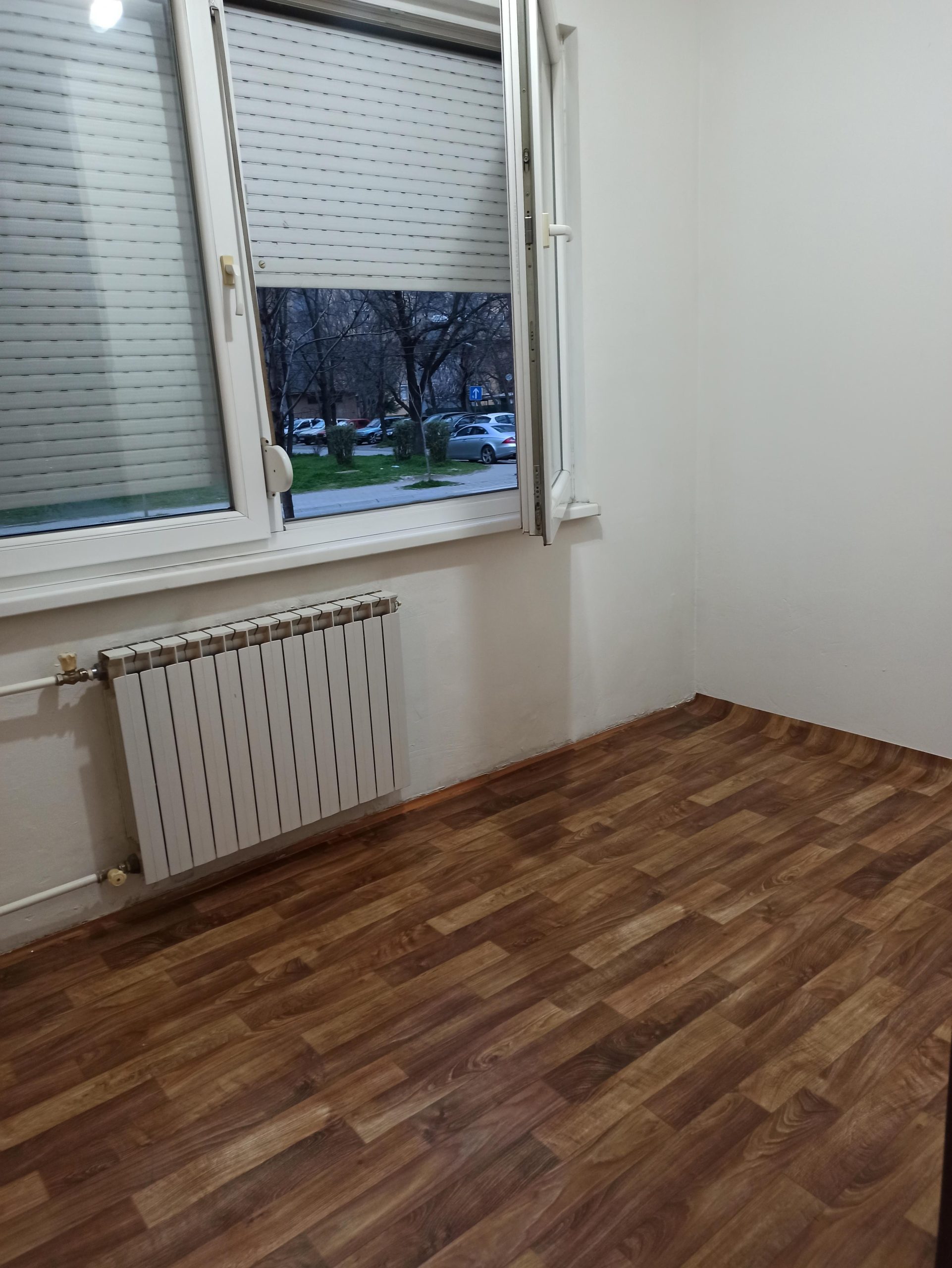 I am renting out an apartment on Rooseveltova suitable for business space