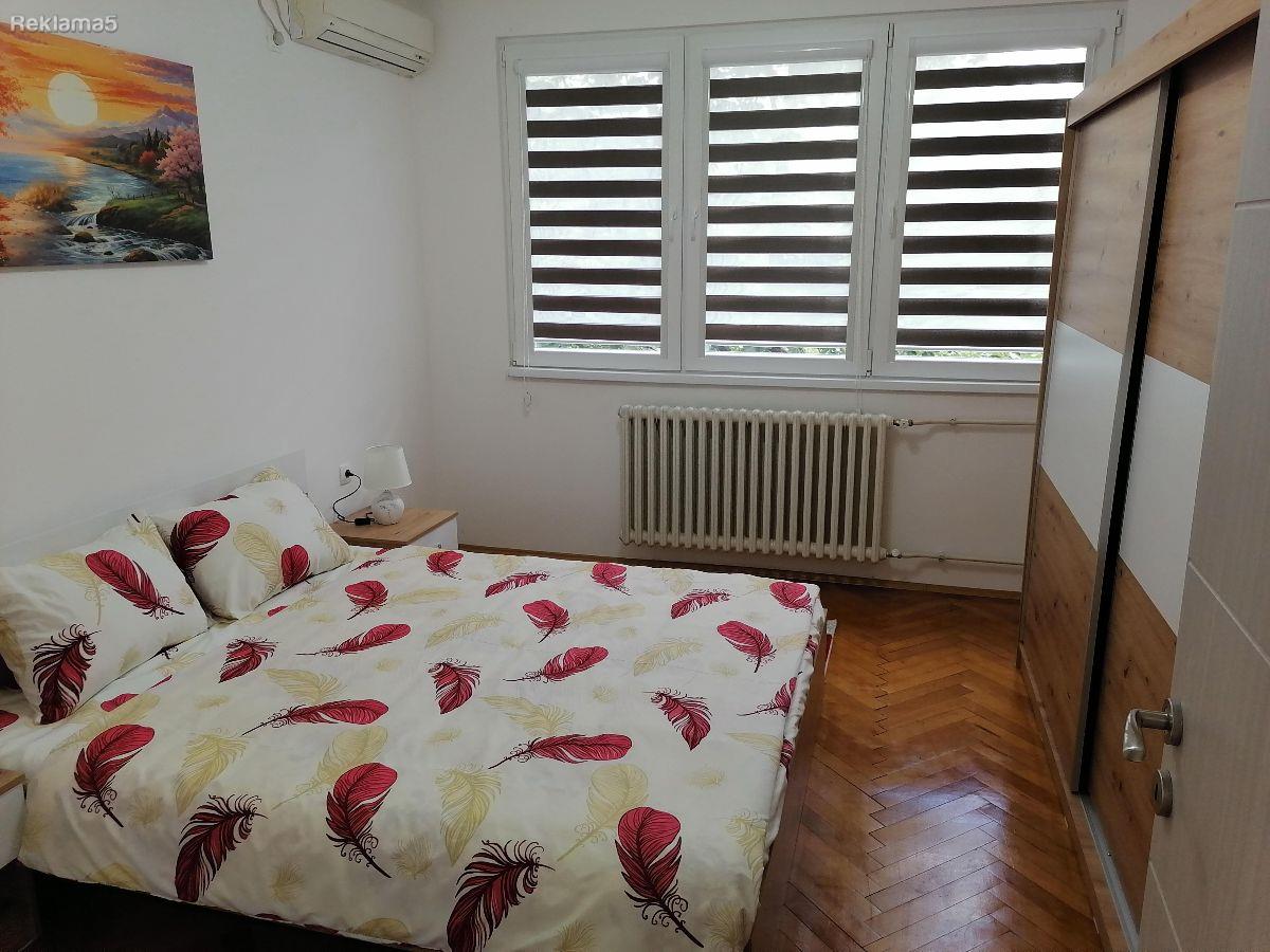 Izdavam Renoviran Trosoben Stan 65 m2 Aerodrom PIOM