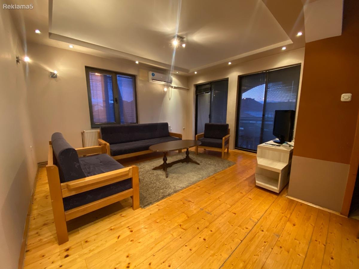 A floor of a house is for rent
