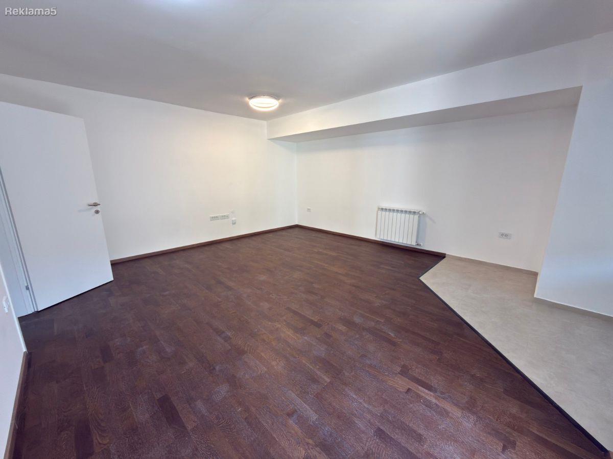 Nov prazen trosoben 75m2 Centar -Grcka Ambasada