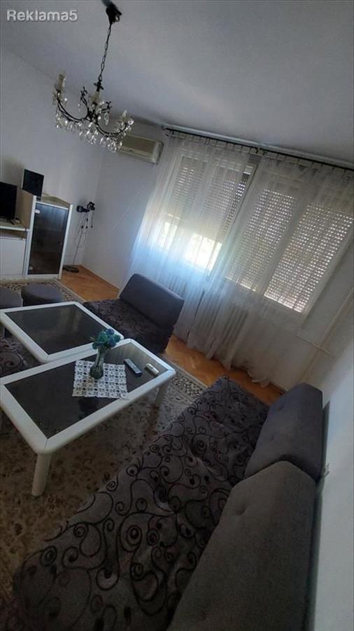 SE IZNAJMUVA STAN VO BLIZINA NA ZELEZNICKA STANICA