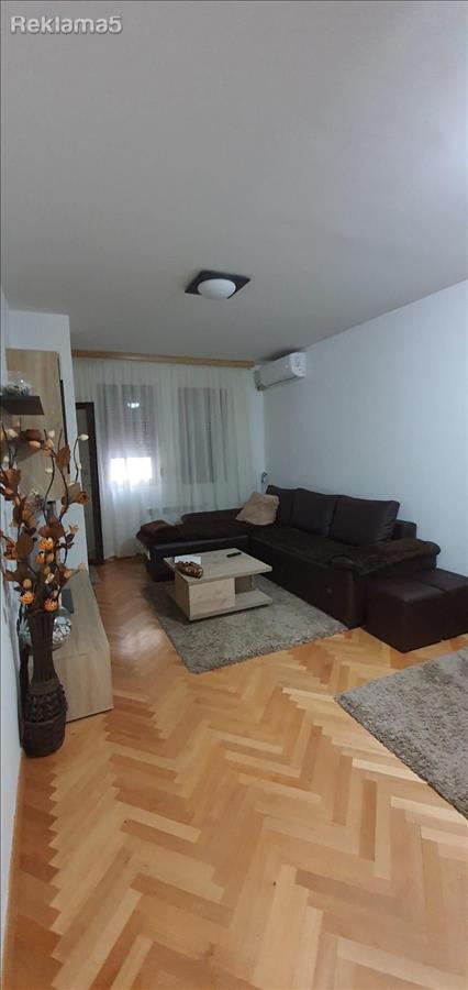 SE IZNAJMUVA STAN VO KISELA VODA BLIZINA NA GET KAFE