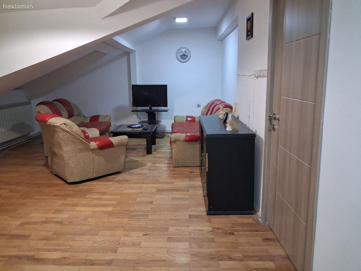 A floor of a house near the Universal Hall is for rent