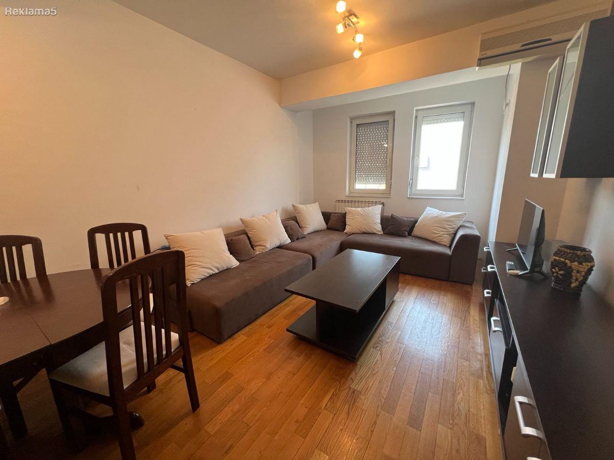 Se izdava namesten trosoben stan 60m2 Centar D.Maalo