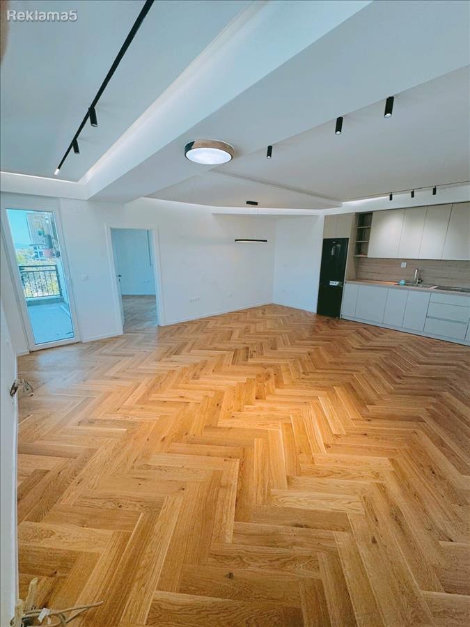 Se izdava nov stan 100m2 so parking garaza