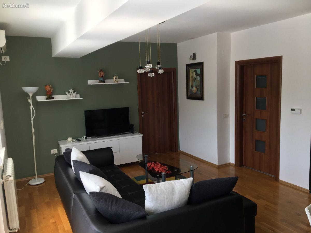 SE IZNJAMUVA NAMESTEN TROSOBEN STAN VO CENTAR, BUNJAKOVEC