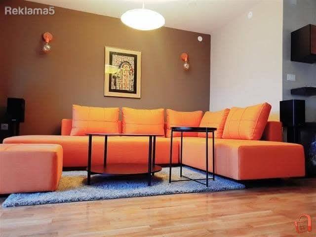Se iznajmuva kompletno opremenstan 74 m2 Centar Univerzalna