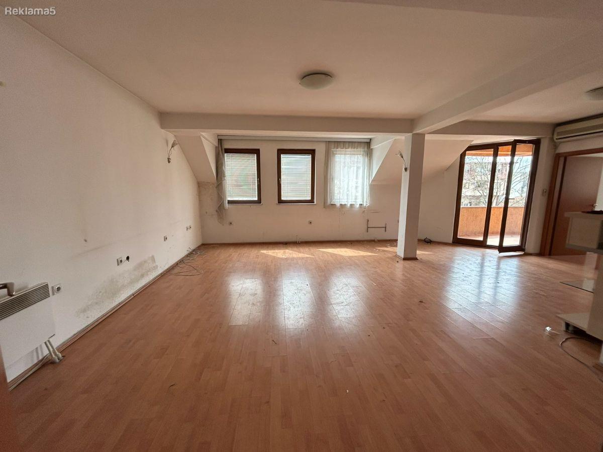 An empty three-room apartment for rent in Kisela Voda