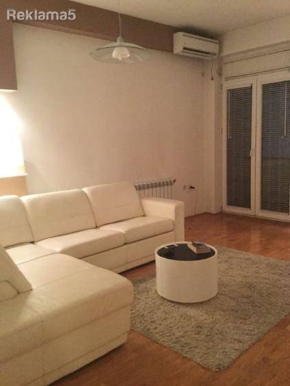 Se izdava stan od 70m2 vo Debar Maalo