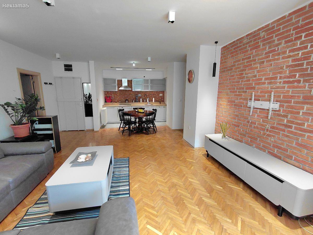 VO GRADSKI ZID SE IZNAJMUVA 3 -SOBEN RENOVIRAN NAMESTEN 71m²