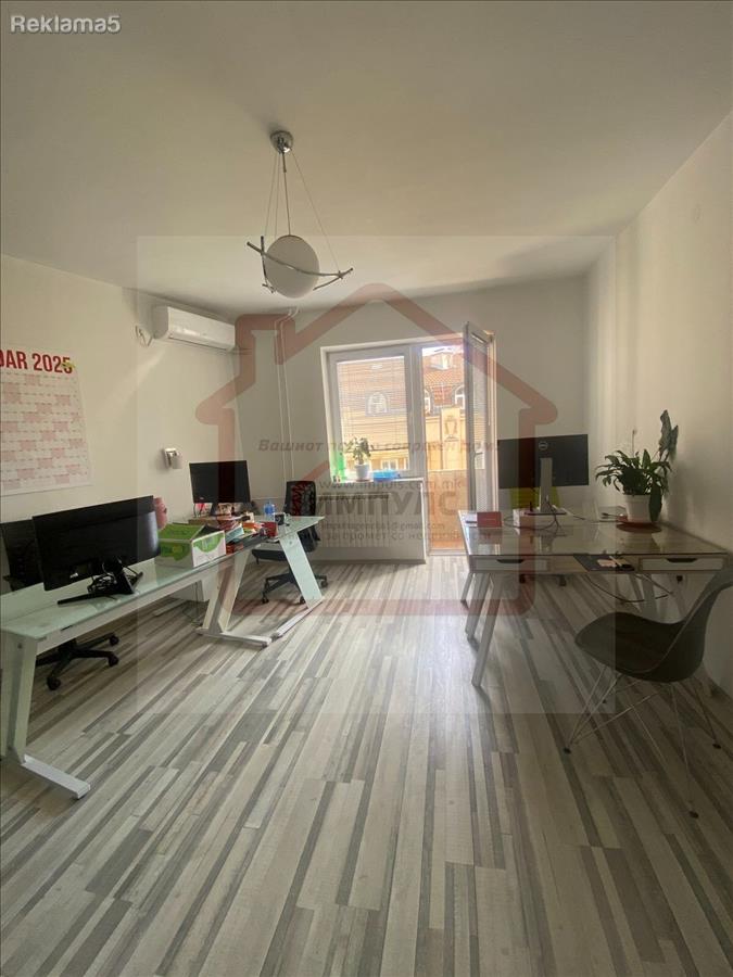 PRAZEN STAN NA ATRAKTIVNA LOKACIJA VO CENTAR