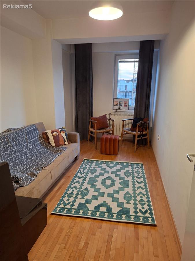 Izdavam NOV NAMESTEN STAN 85m2,CENTAR do Univerzalna,ODLICEN