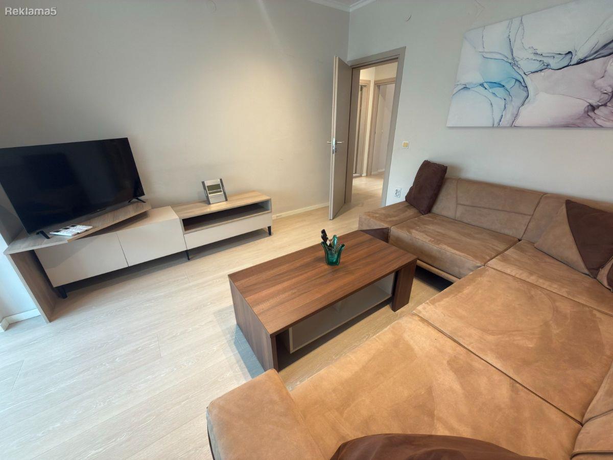 Prodazba renoviran namesten trosoben stan 90m2 strog Centar