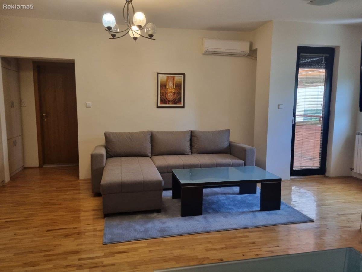 Se izdava namesten dvosoben stan vo Taftalidze kaj Mlecen