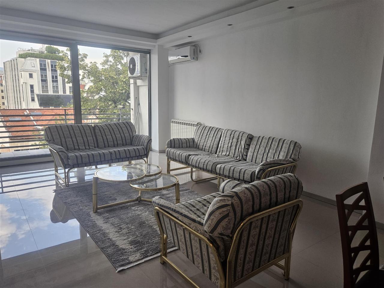 Apartment in a strict center for housing or business space