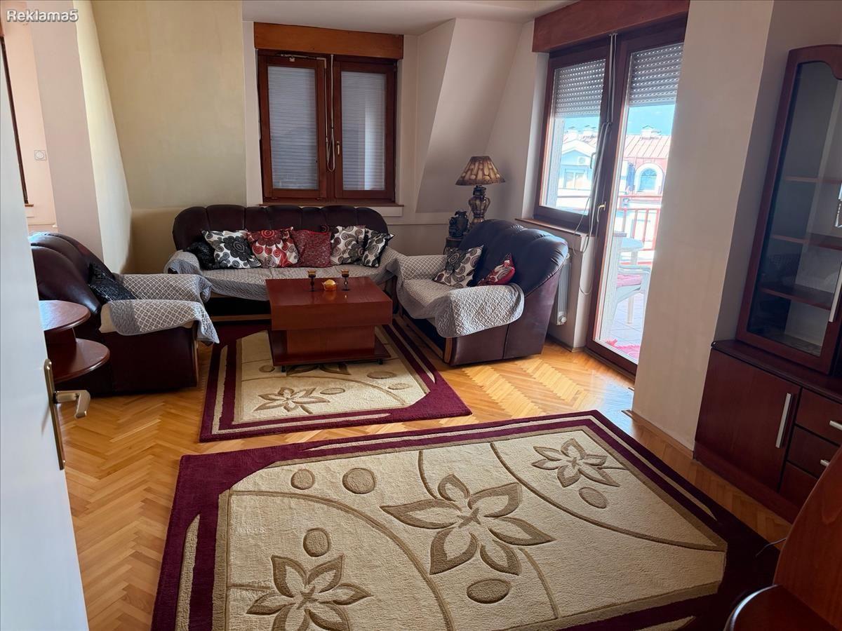 SE IZDAVA TROSOBEN GOLEM STAN VO REONSKI CENTAR NOVO LISICE