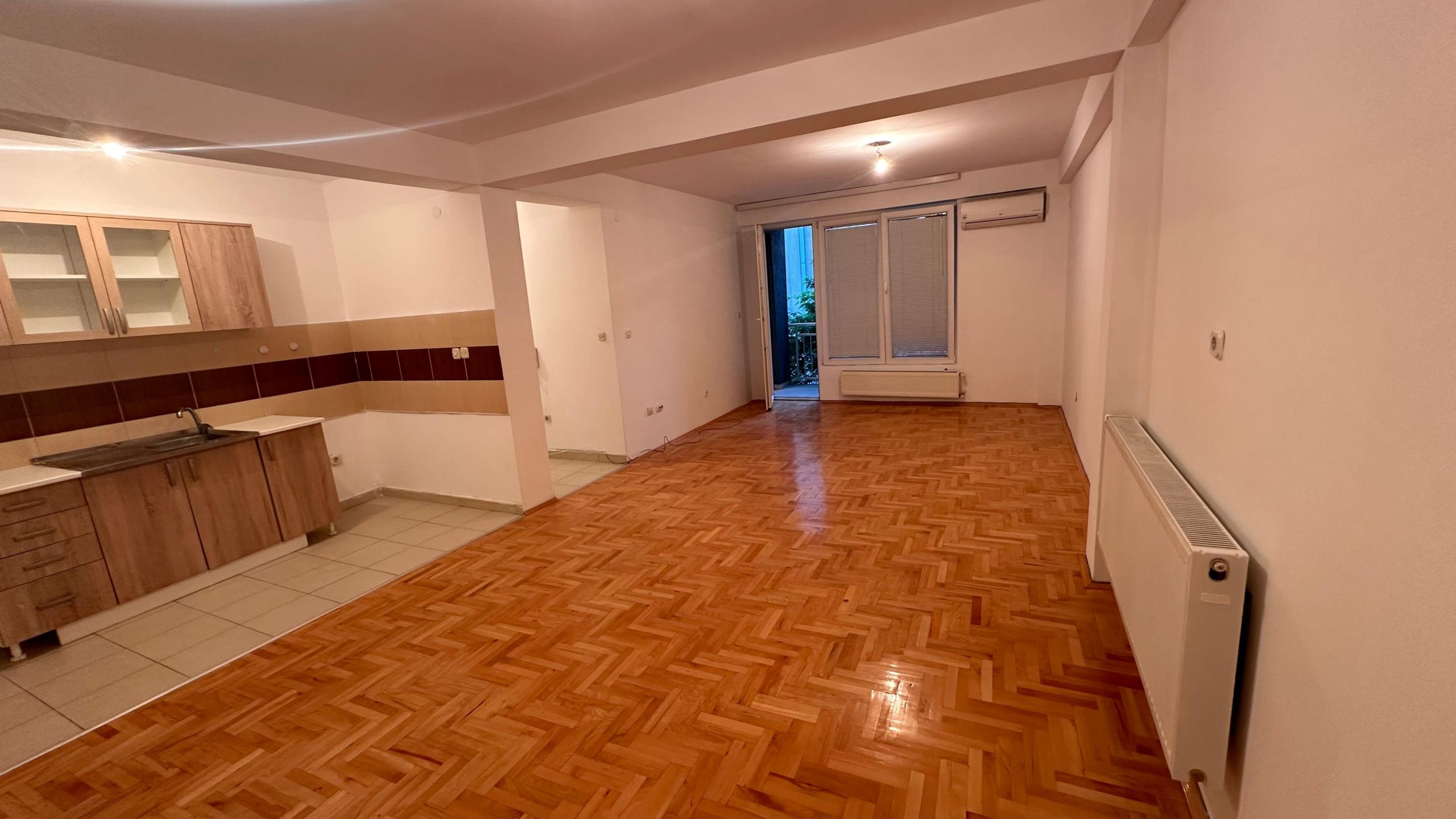 THREE-ROOM APARTMENT FOR RENT IN THE CENTER BEHIND UNIVERSAL HALL