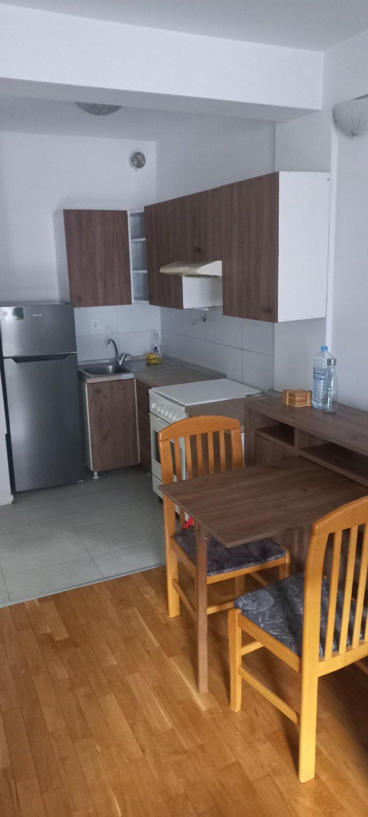 Se izdava 2 soben stan od 52m2 vo Debar Maalo