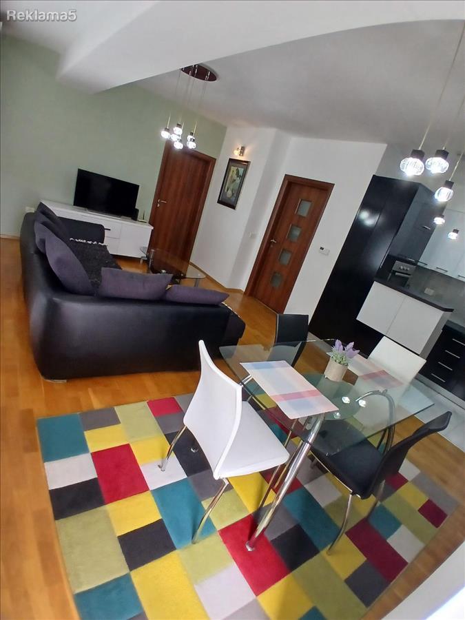 We are renting a 72m2 two-bedroom apartment next to Pestloci