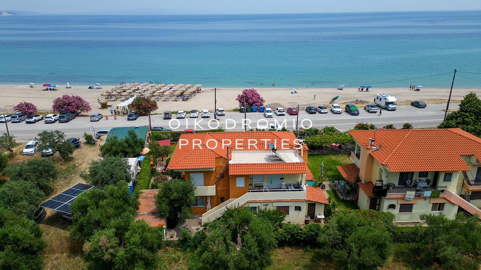 Halkidiki (Pirdadika) detached house of 200m2 by the sea.