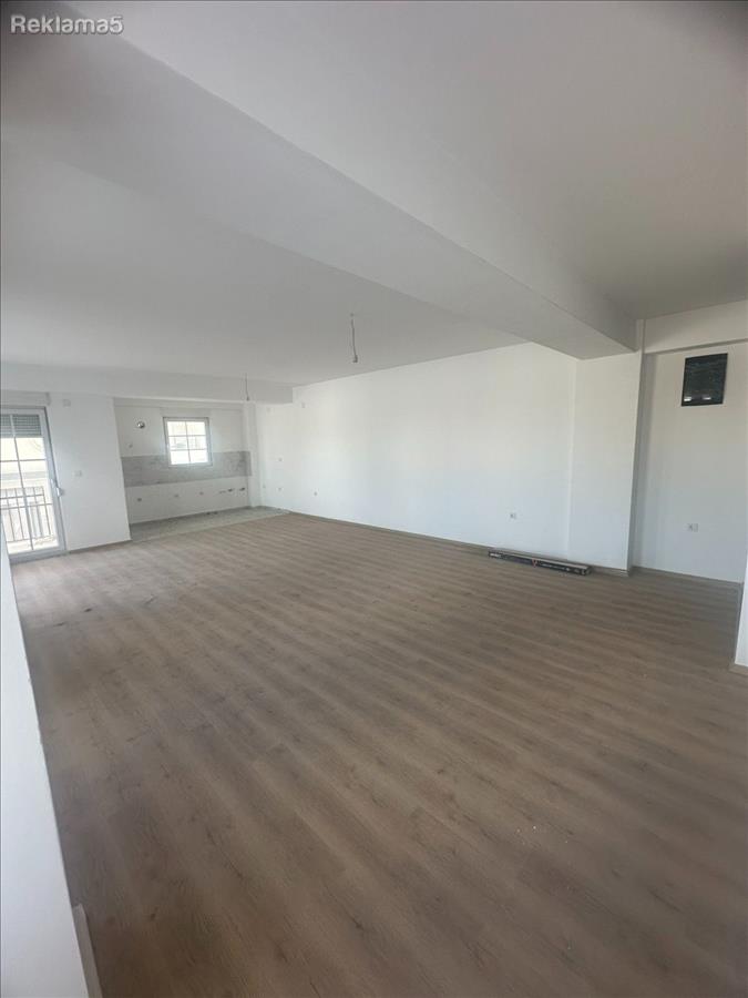 An empty apartment in Gevgelija of 123m2 is for sale
