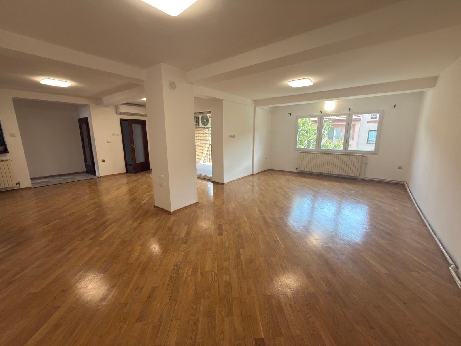 Se Izdava Kat od kukja - cetirisoben stan od 150m2 vo Kozle
