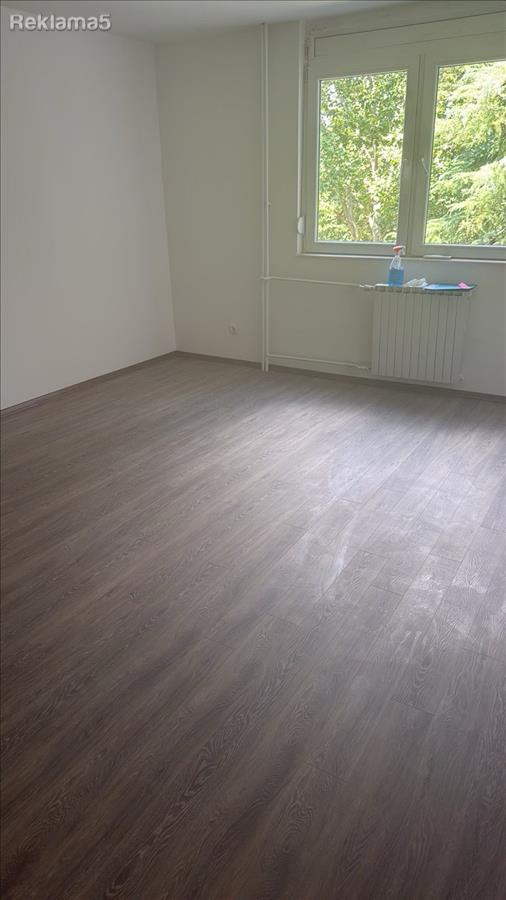 SE PRODAVA RENOVIRAN STAN VO AERODROM, POZADI KAPITOL