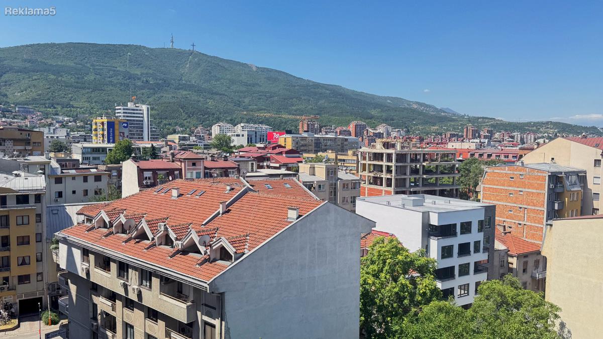 93m2 apartment in the Center with a view to Vodno - City Wall
