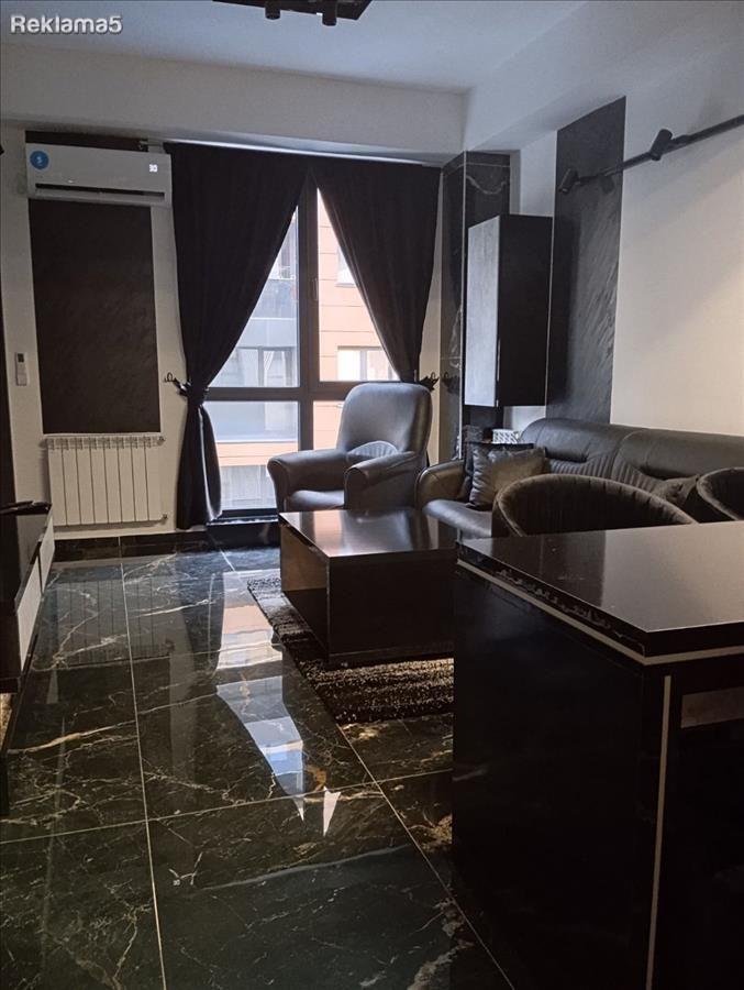 New exclusive apartment for rent in strict Center | 400 €
