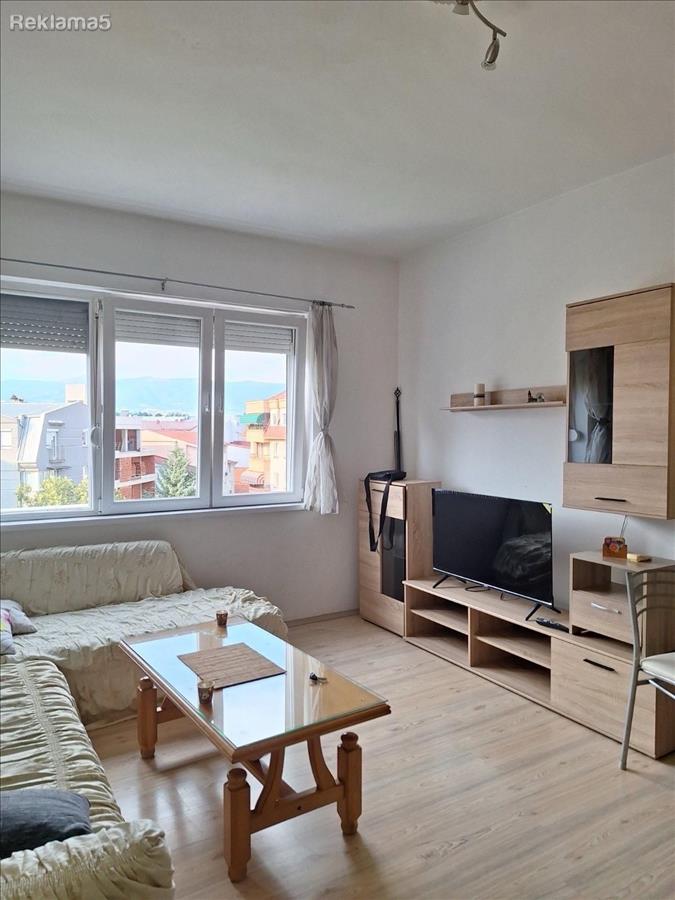 We are renting a 58m2 two-bedroom apartment in Universal