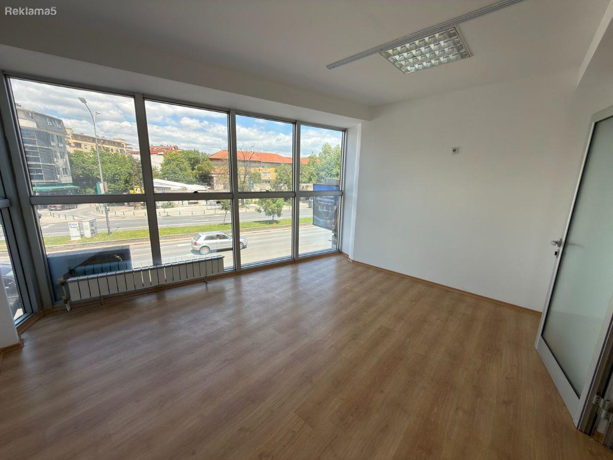 Se Izdava stan 85m2 za Kancelarii Centar Univerzalna sala