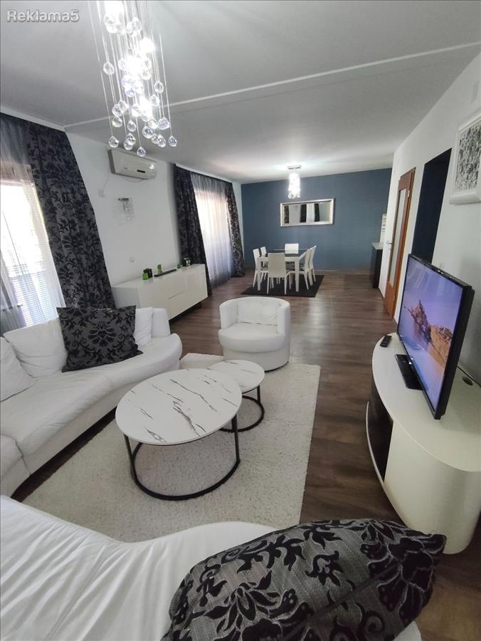 SE IZDAVA STAN VO STROG CENTAR STIP