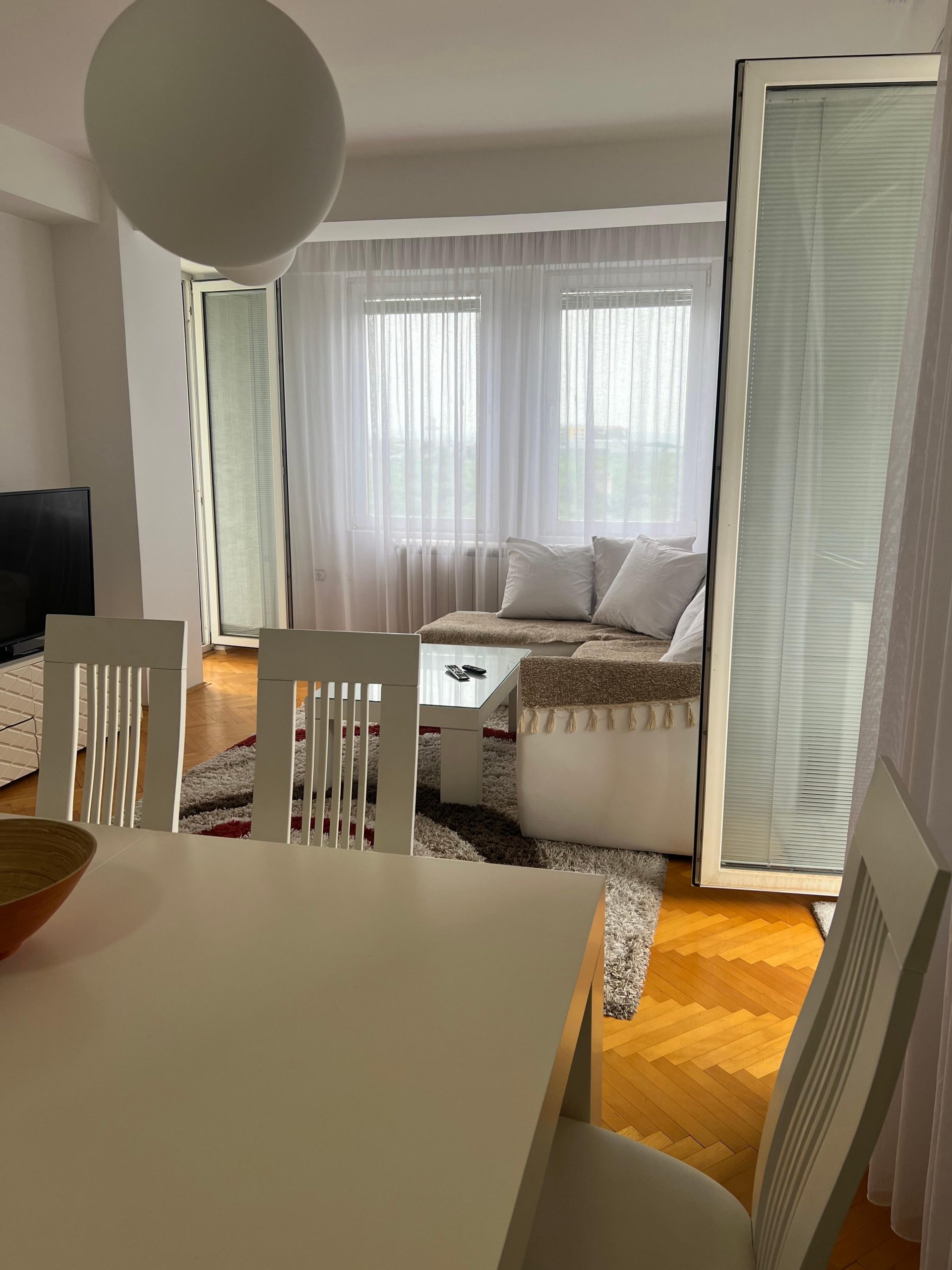 Se Izdava stan vo Kisela Voda odma karsi picerijata 15 za 12