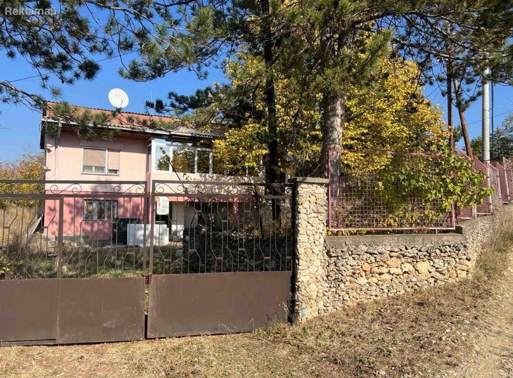 House for sale in Chucher Sandevo, 150m2 with a plot of 2000m2
