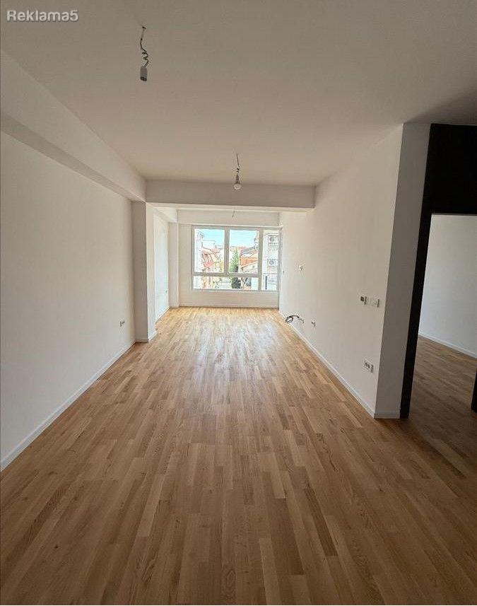 Se prodava nov stan 70m2 pozadi Univerzalna Sala