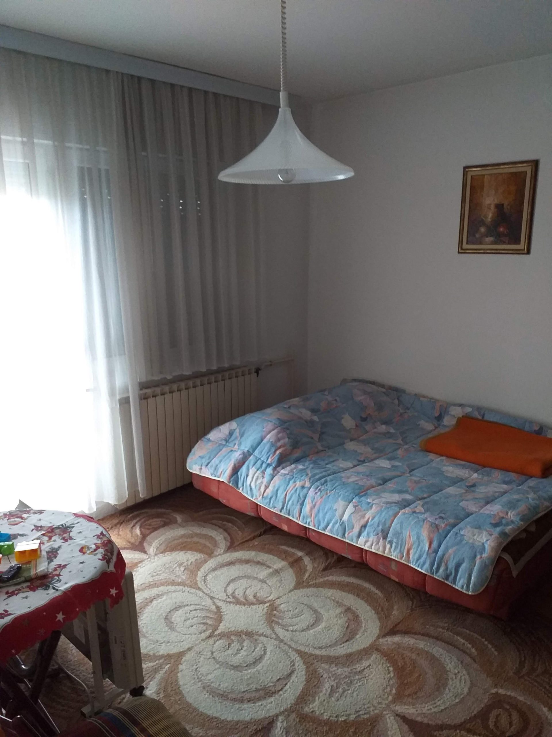 SE IZDAVA STAN VO HROM