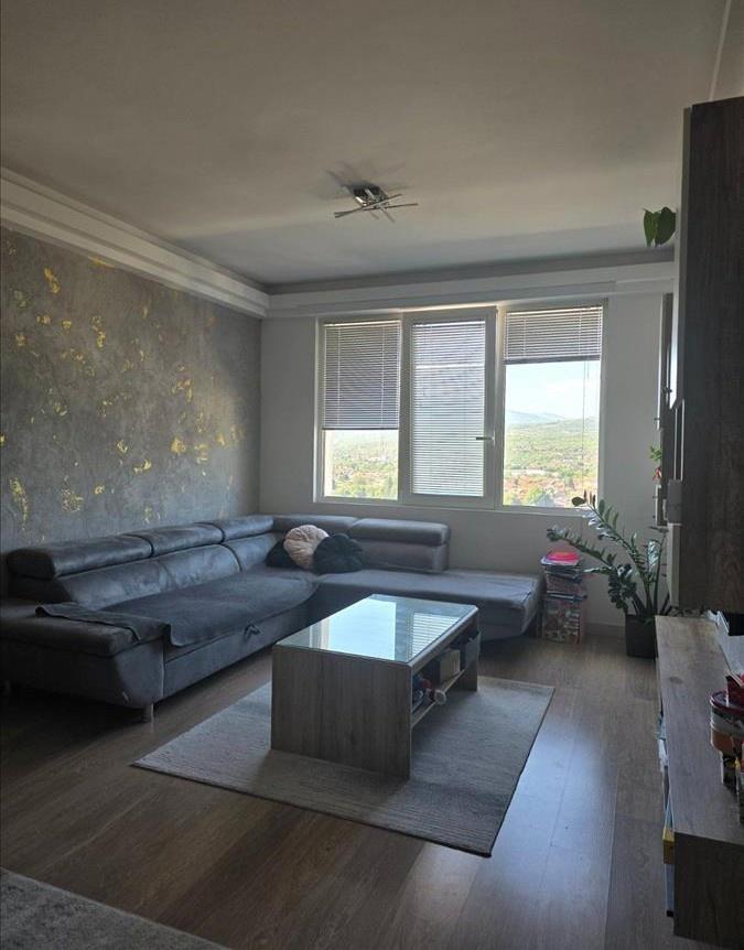 Se prodava kompletno namesten stan 67m2 vo Cevahir Kula B