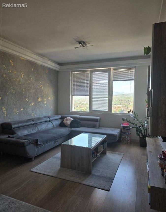 Se prodava kompletno namesten stan 67m2 vo Cevahir Kula B