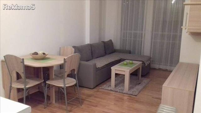 Se izdava namesten dvosoben stan od 38 m2, kaj Stara Rampa