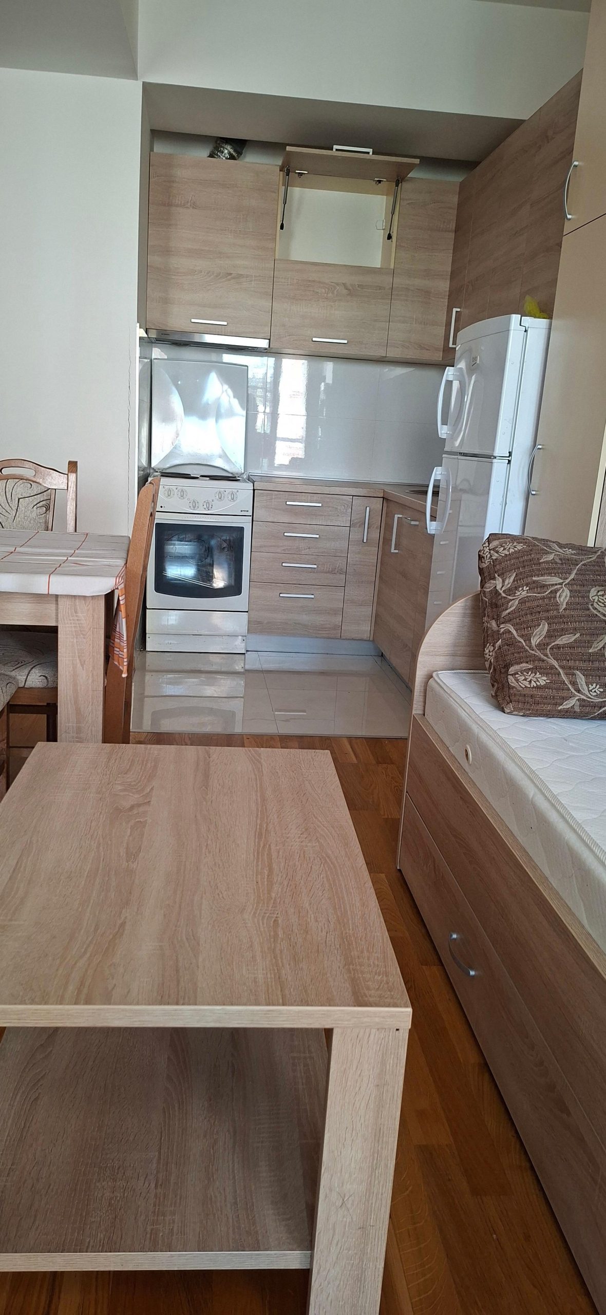 N.Lisice 31m2 opremena garsonjera so parking