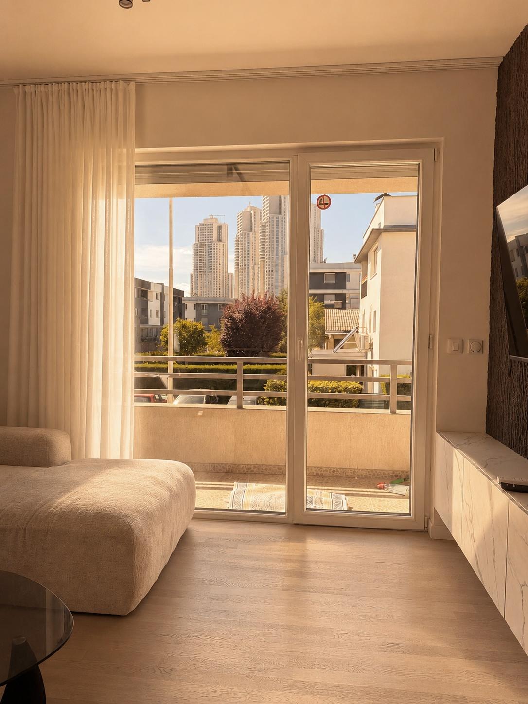 Modern and fully furnished three-room apartment for rent!