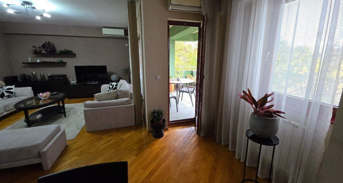 We are renting a 155m2 luxury apartment with 3 bedrooms in Vodno
