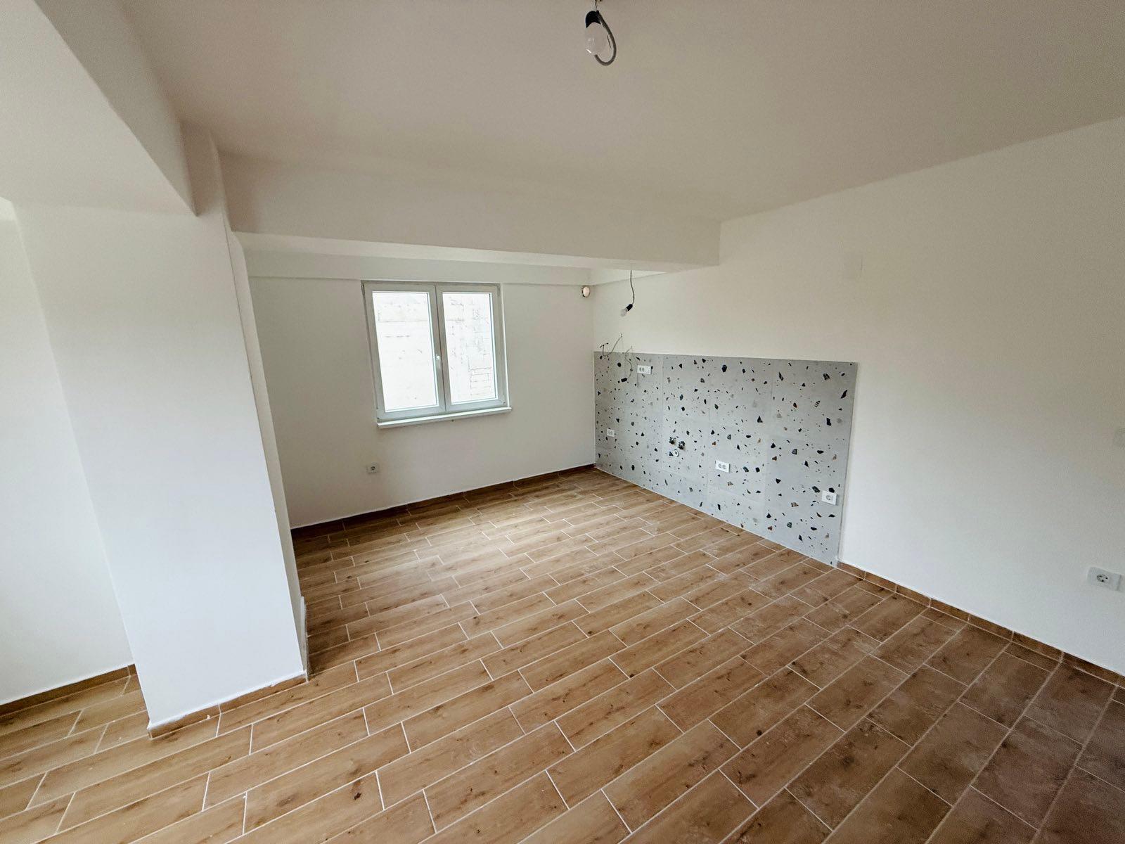An empty apartment of 50 m2 is for rent in Proleche