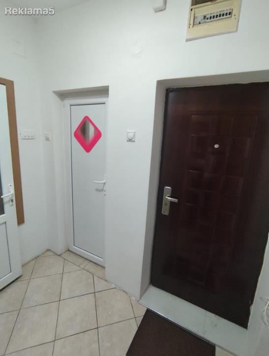 SE IZDAVA DVOSOBEN KAJ SAMPIONCE