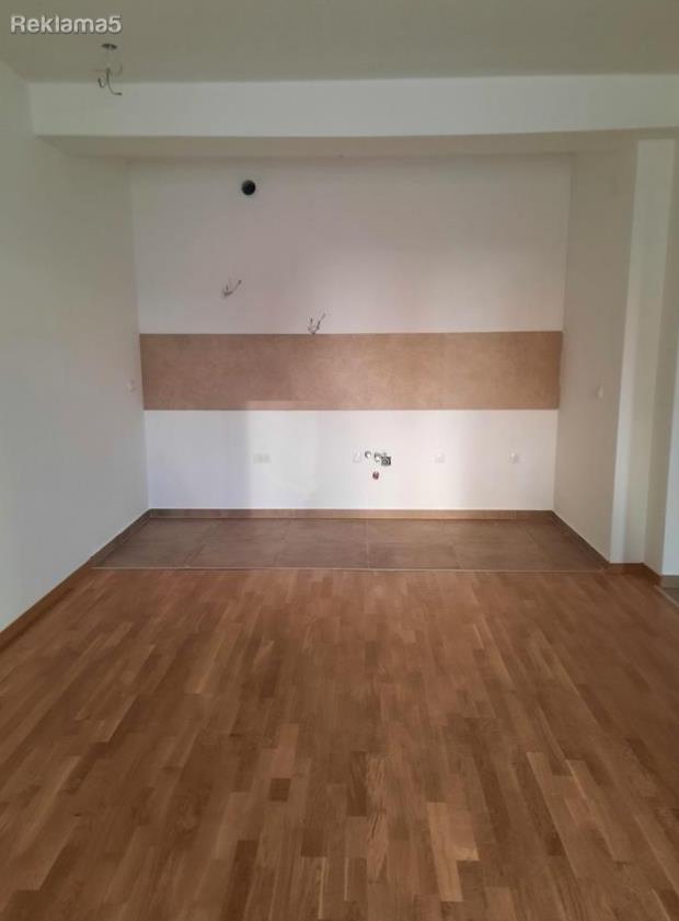 SE IZDAVA DVOSOBEN NOV PRAZEN ZA KANC EKONOMSKOTO K VODA