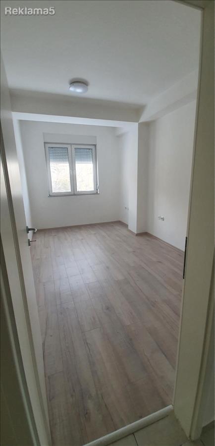SE IZDAVAA TROSOBEN PRAZEN HROM