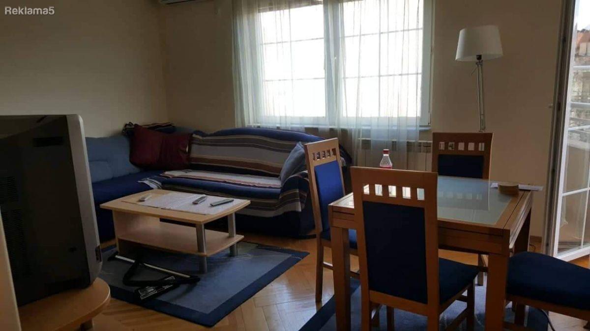 Se izdava stan 50m2,Centar,po Katolicka