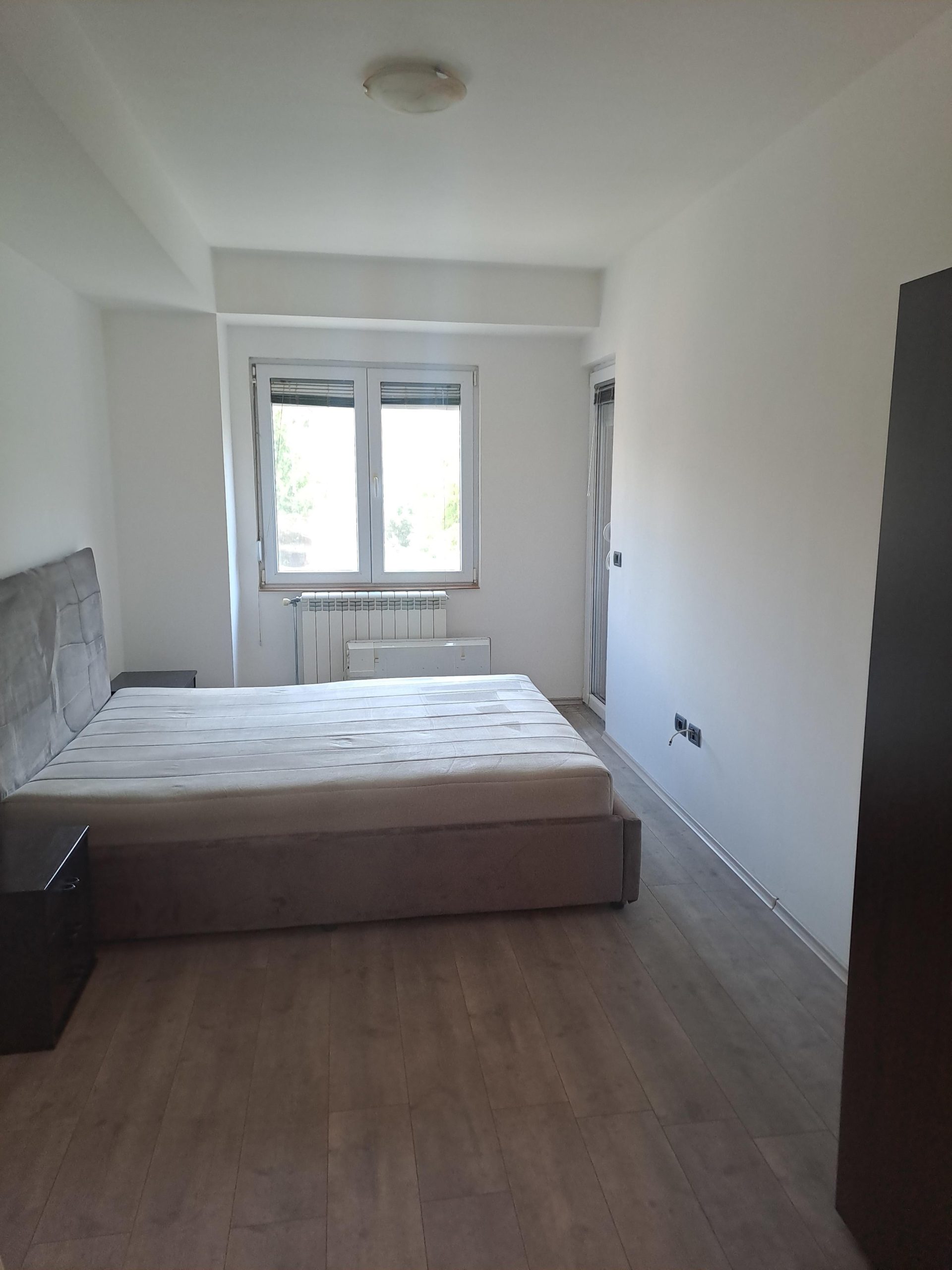 Izdavam 2.5 soben stan vo Taftalidze 1 350 evra