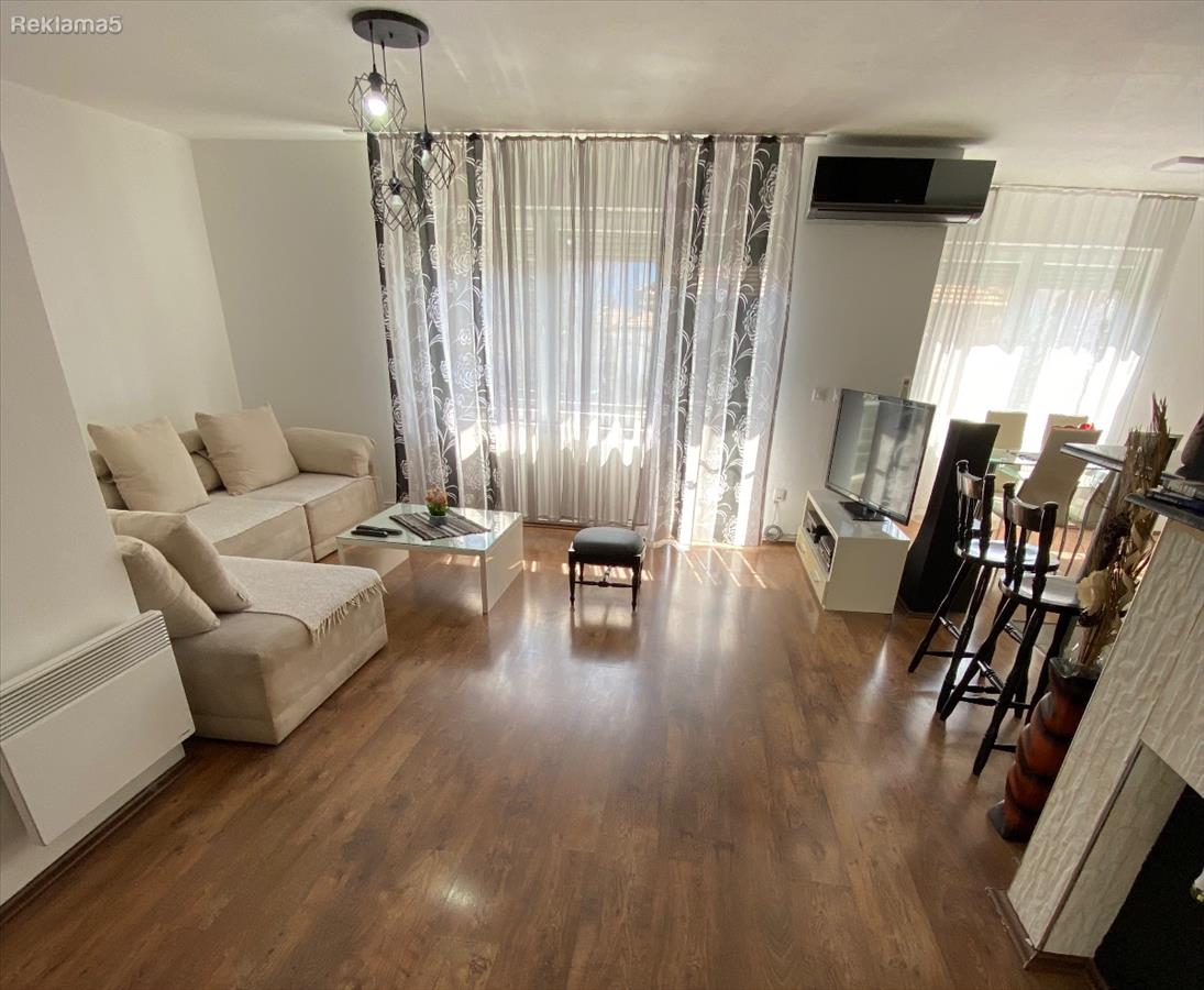Hook floor apartment